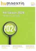 Das Bild zeigt das Cover von „hvmagazin“ Ausgabe 03/2024 mit grünem Hintergrund und dem Titel „HV-Saison 2024 Die Themen und Trends“. Eine Lupe hebt die Zahl „2024“ hervor. Am unteren Rand stehen drei Artikelüberschriften und der Preis „14,– EUR“.