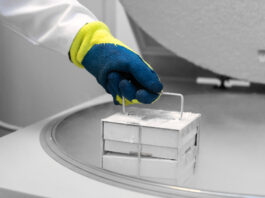 Symbolbild: Container with liquid nitrogen, injecting quality into biobanks, molecular genetic, dna banks, cord blood stem cell, embryonal cells in liquid nitrogen. bio storage. Copyright: Medical Works - stock.adobe.com